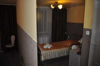 Отель Hotel u Liska Кутно Одноместный номер с ванной комнатой-4